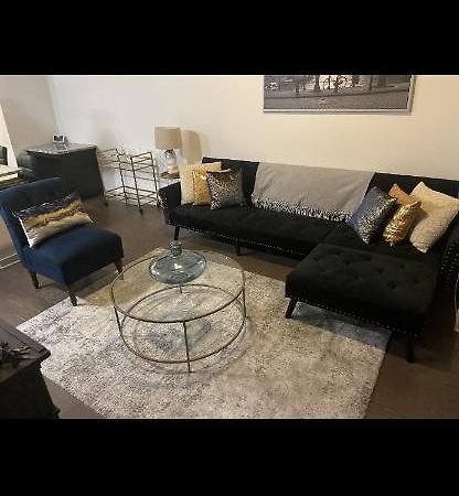 Luxurious 1Br Uptown Highrise/ Balcony With City View! 샬럿 외부 사진