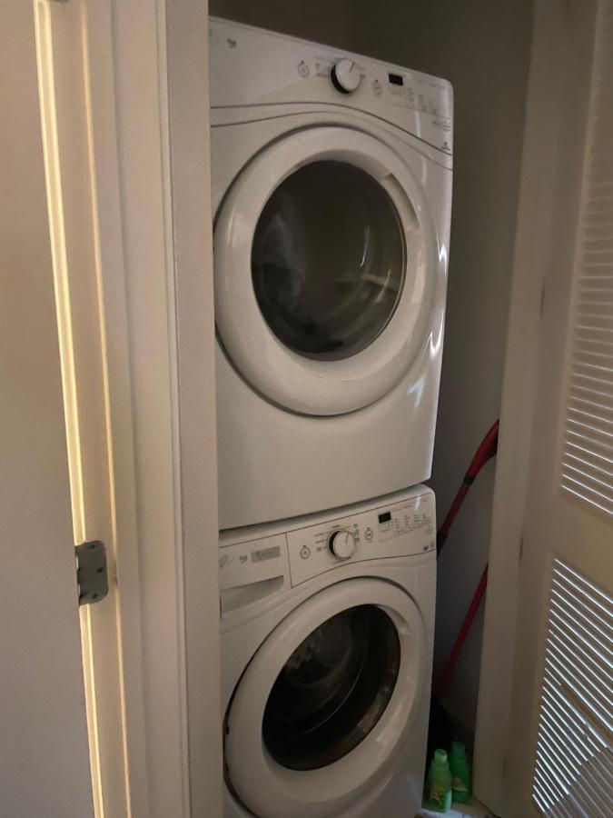 Luxurious 1Br Uptown Highrise/ Balcony With City View! 샬럿 외부 사진
