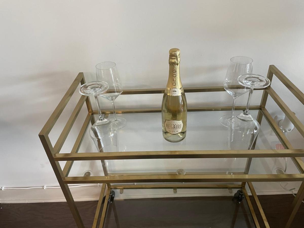 Luxurious 1Br Uptown Highrise/ Balcony With City View! 샬럿 외부 사진